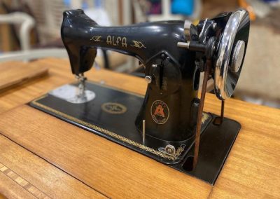 Máquina de coser restaurada La Fermata